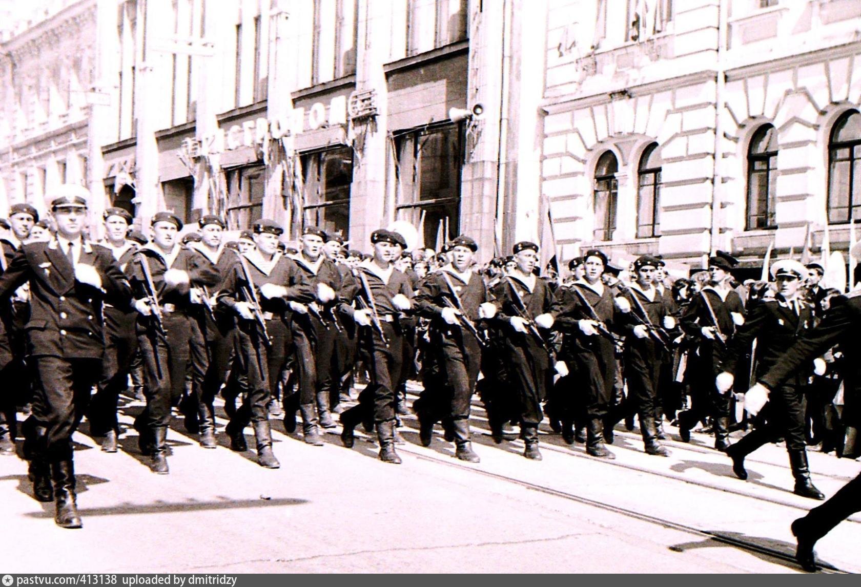 5 мая 23 года. Морская пехота СССР на параде в Москве. Пехотинцы на параде. Парад Победы 1945 года. Советские солдаты на параде.