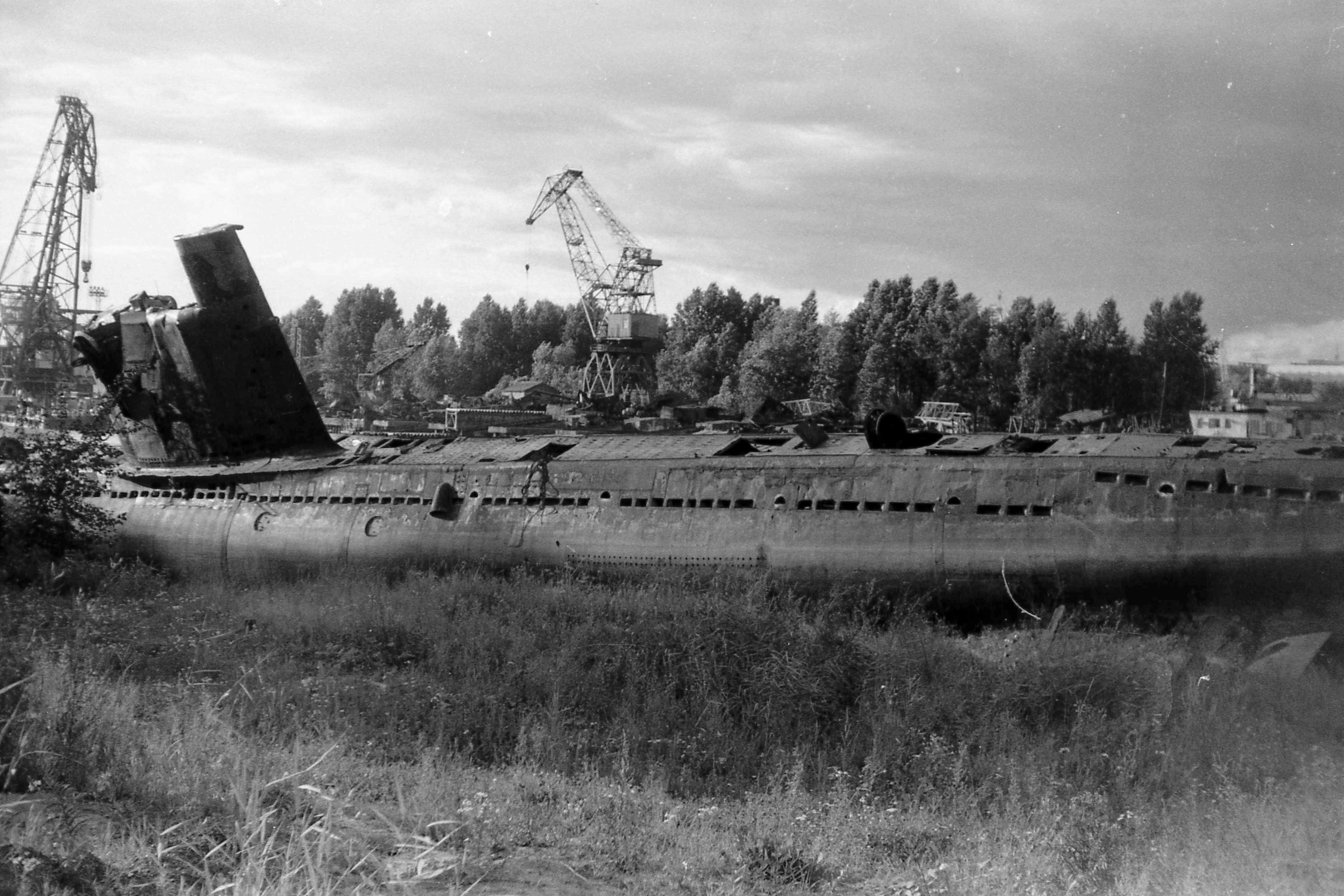 Угольная гавань. Ленинград угольная гавань. Угольная гавань, кладбище боевых кораблей.Санкт-Петербург. Судоразделочный цех Вторчермета в угольной Гавани,. Старые фото угольной Гавани.